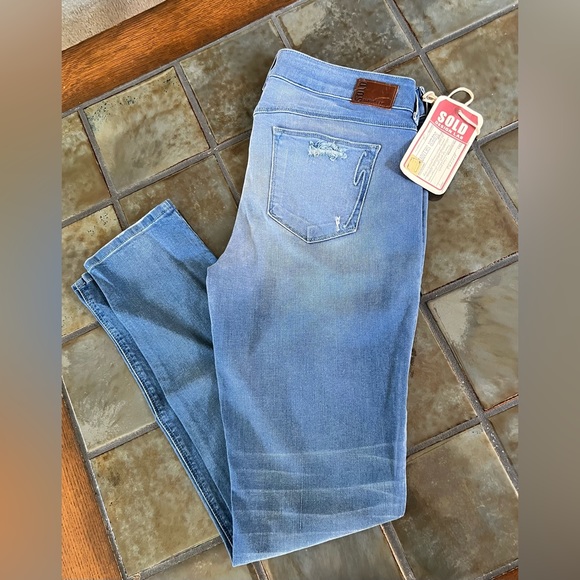 Design Lab Super Skinny Distressed Jeans size 31 - (NWT) - Picture 2 of 11